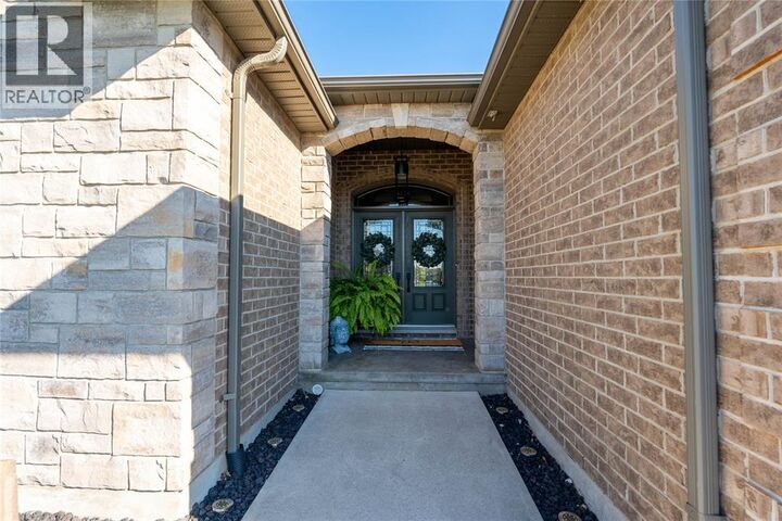 Property Photo:  104 Lizucha Drive  ON N7S 0C6 