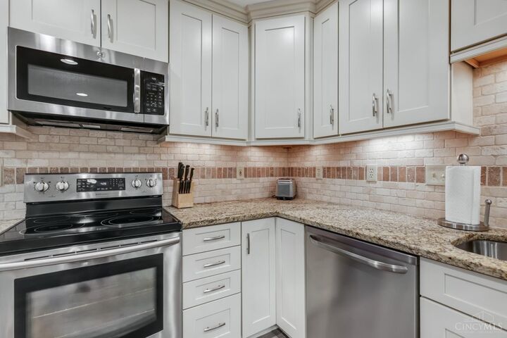 Property Photo:  9023 Country View Lane  OH 45140 