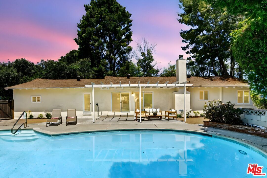 Property Photo: 18352 Ludlow St CA 91326