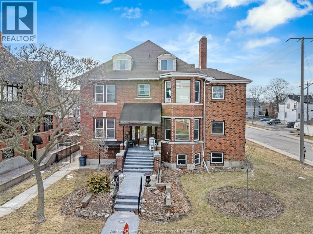 Property Photo: 801 Victoria Avenue ON N9A 4N5