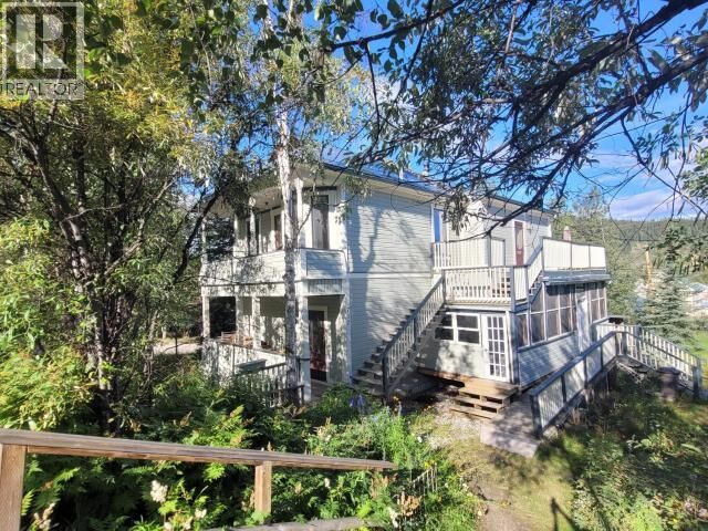 Photo de la propriété:  717 8th Avenue  YT Y0B 1G0 