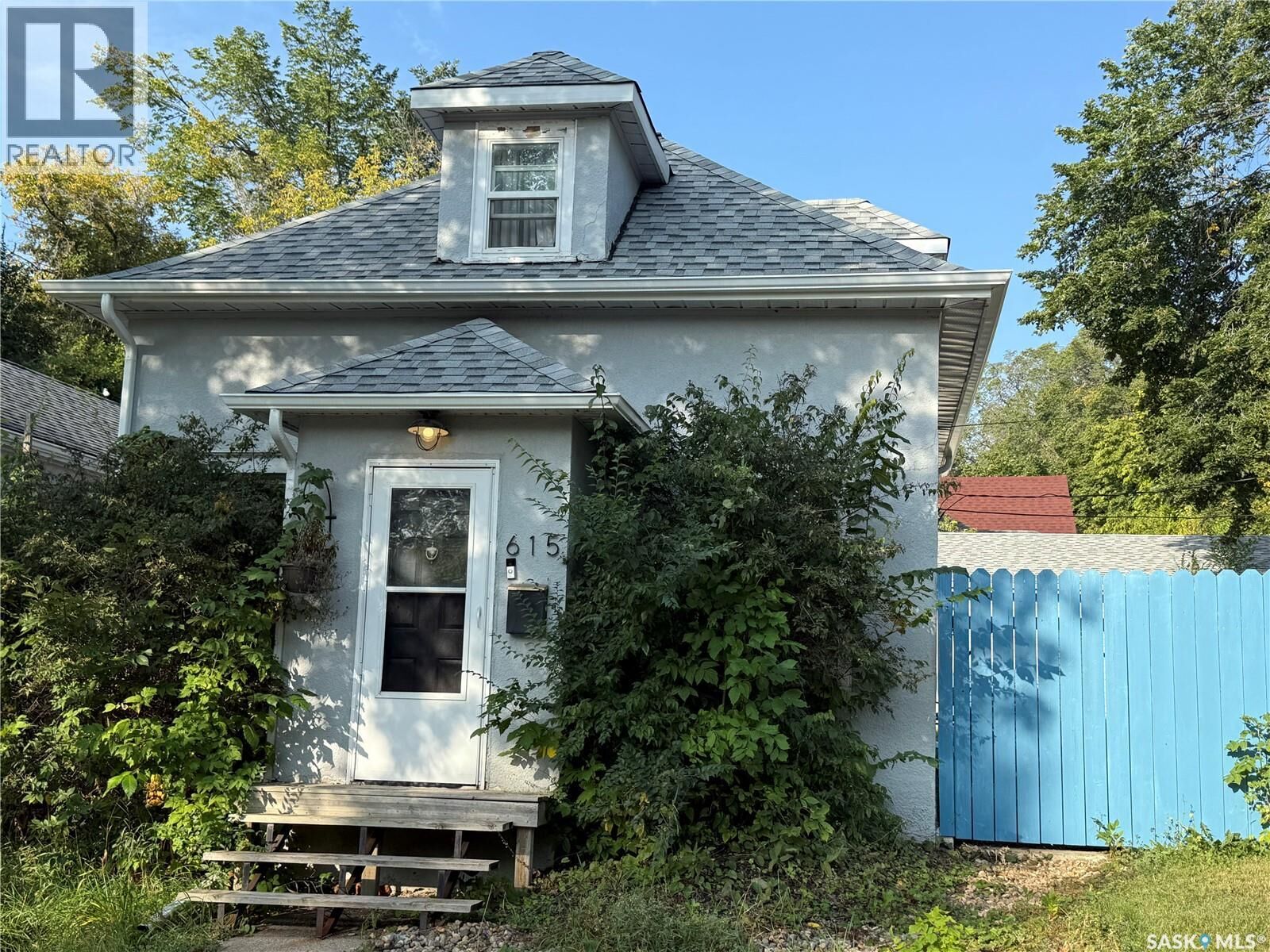 Property Photo: 615 C Avenue N SK S7L 1J6