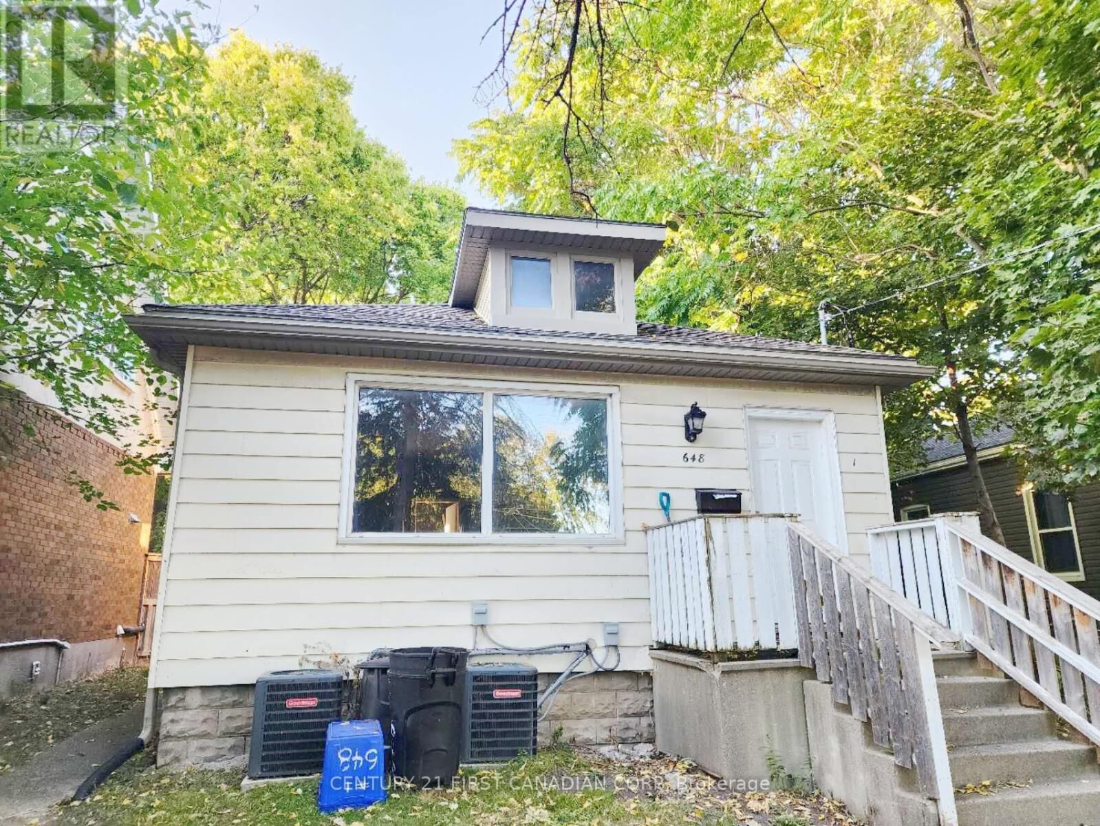 Property Photo:  648 Oxford Street East Unit1  ON N5Y 3J4 