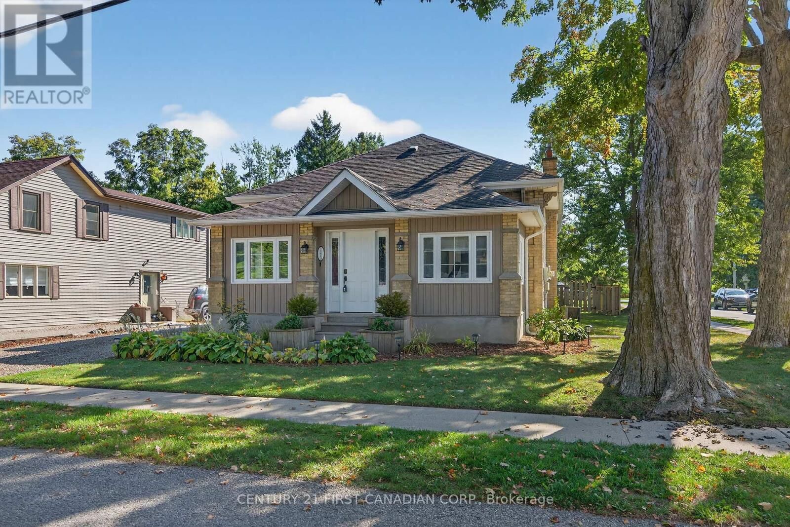 Property Photo:  160 Catherine Street  ON N0M 2K0 