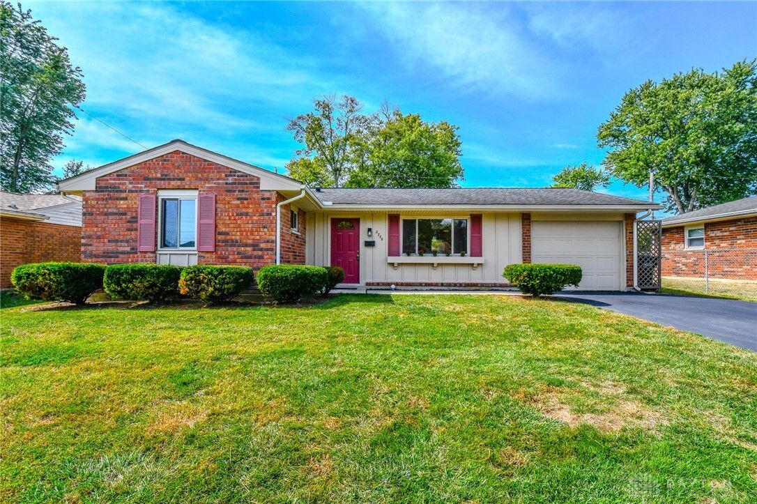 Property Photo: 2758 Wyoming Drive OH 45385