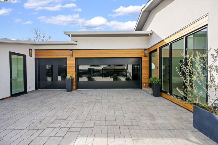 Property Photo: 5883 Margarido Dr CA 94618