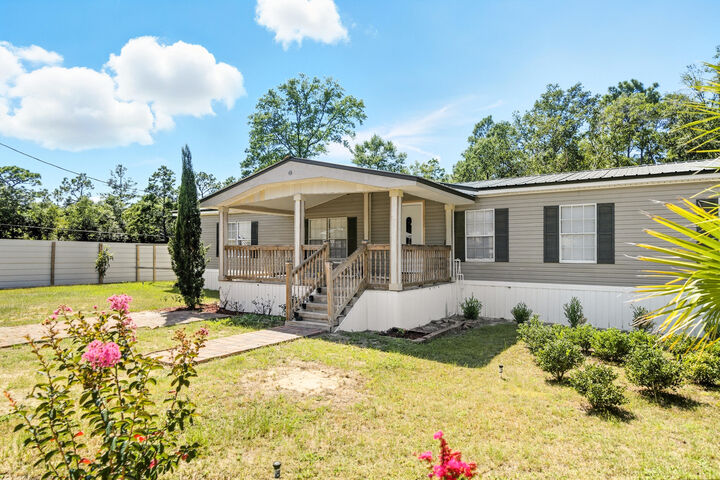 Property Photo:  714 E Picasso Circle  FL 32433 