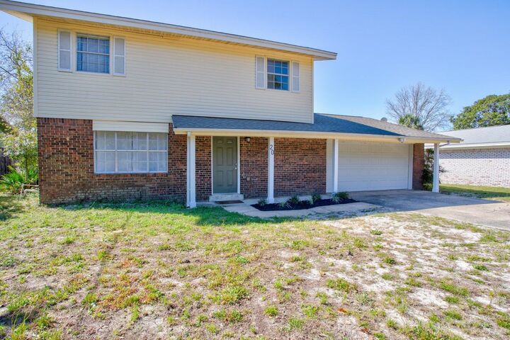 Property Photo:  20 E Casa Loma Drive  FL 32569 