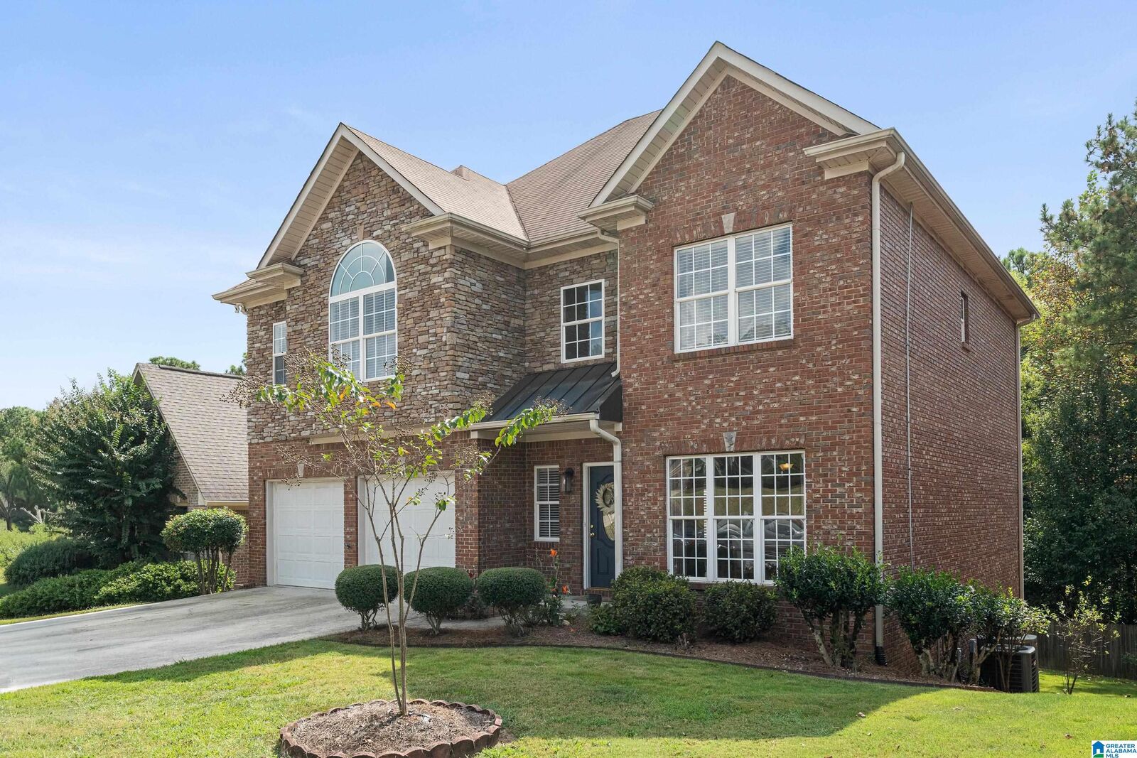Property Photo: 628 Meadow Ridge Drive AL 35242