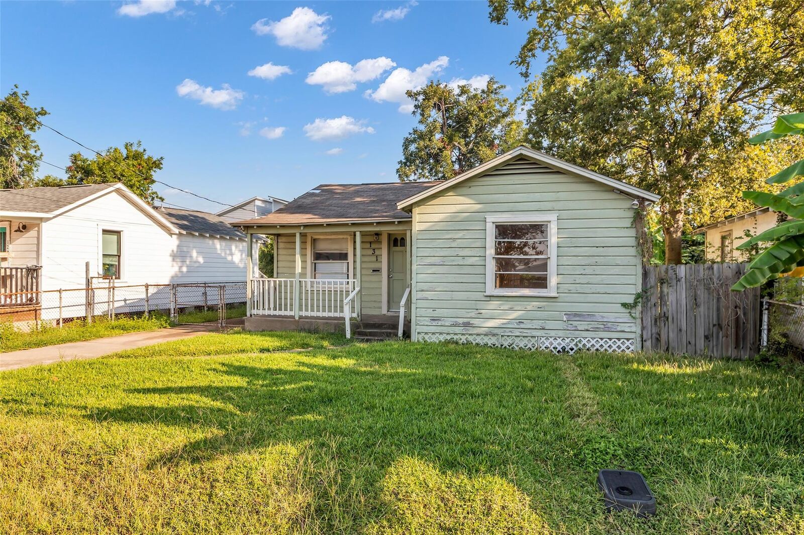 Property Photo:  131 E 31st 1/2 Street  TX 77018 