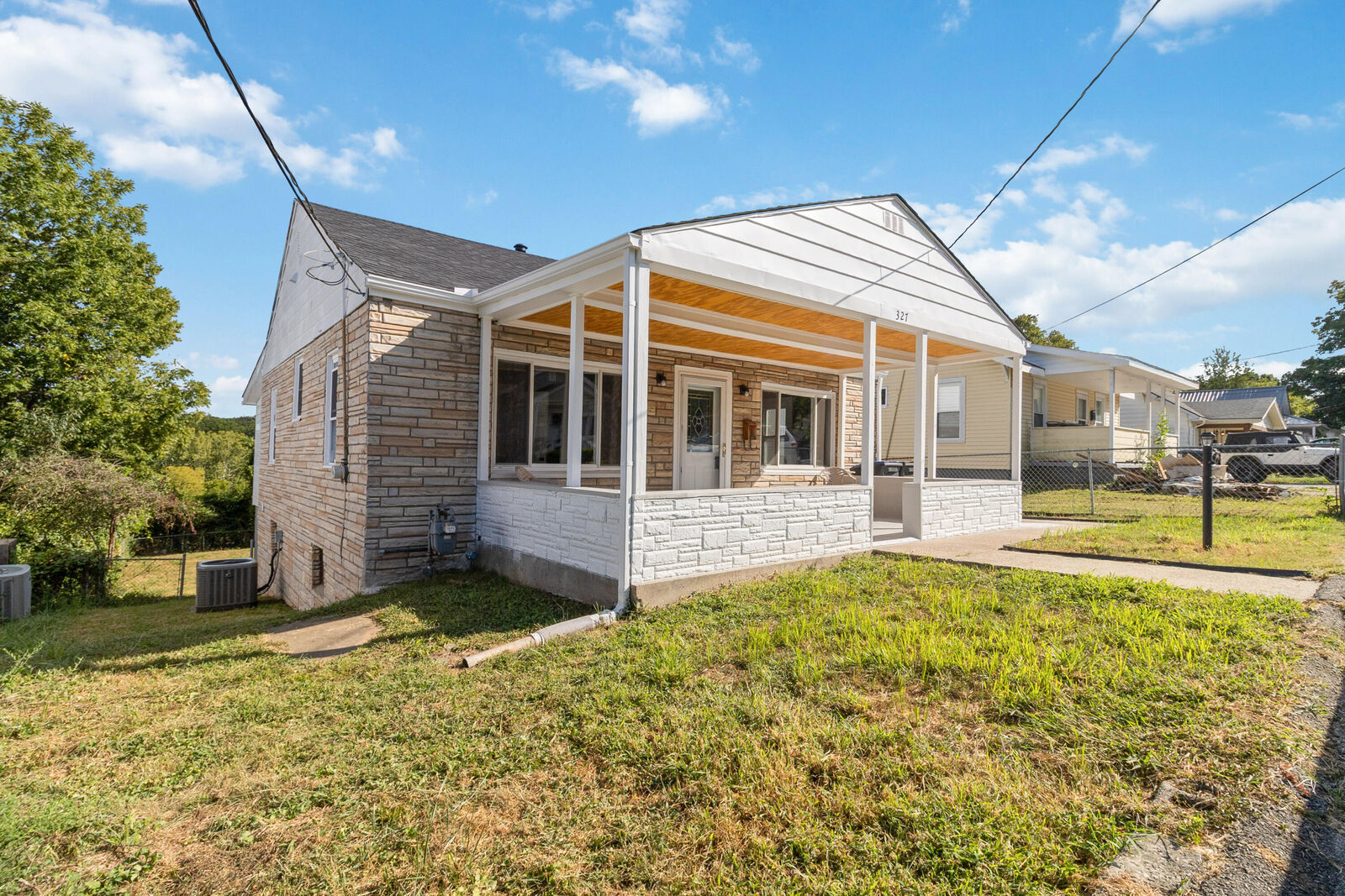 Property Photo: 327 Saint Charles Street KY 40601