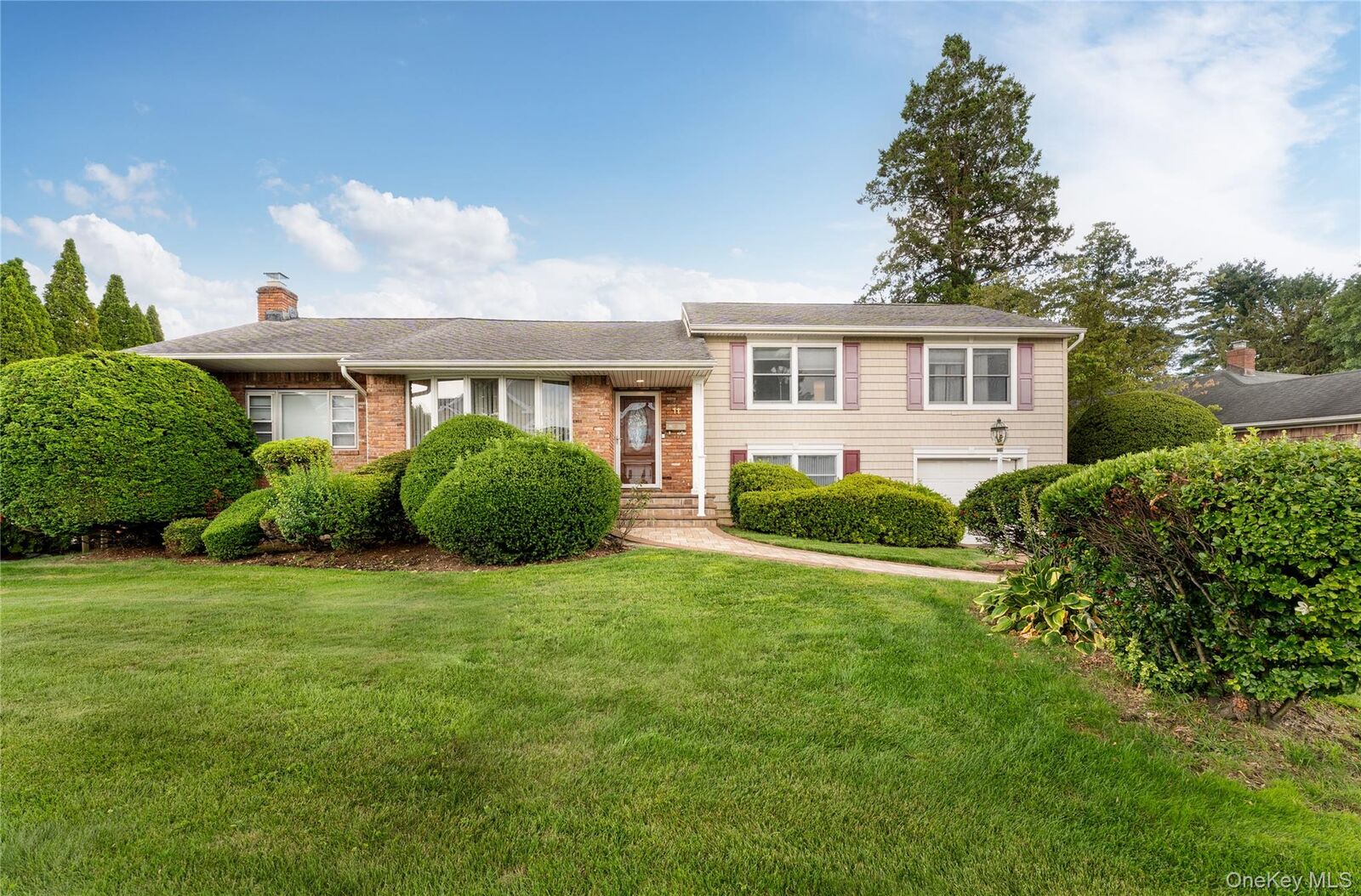Property Photo:  11 Eaton Road  NY 11791 