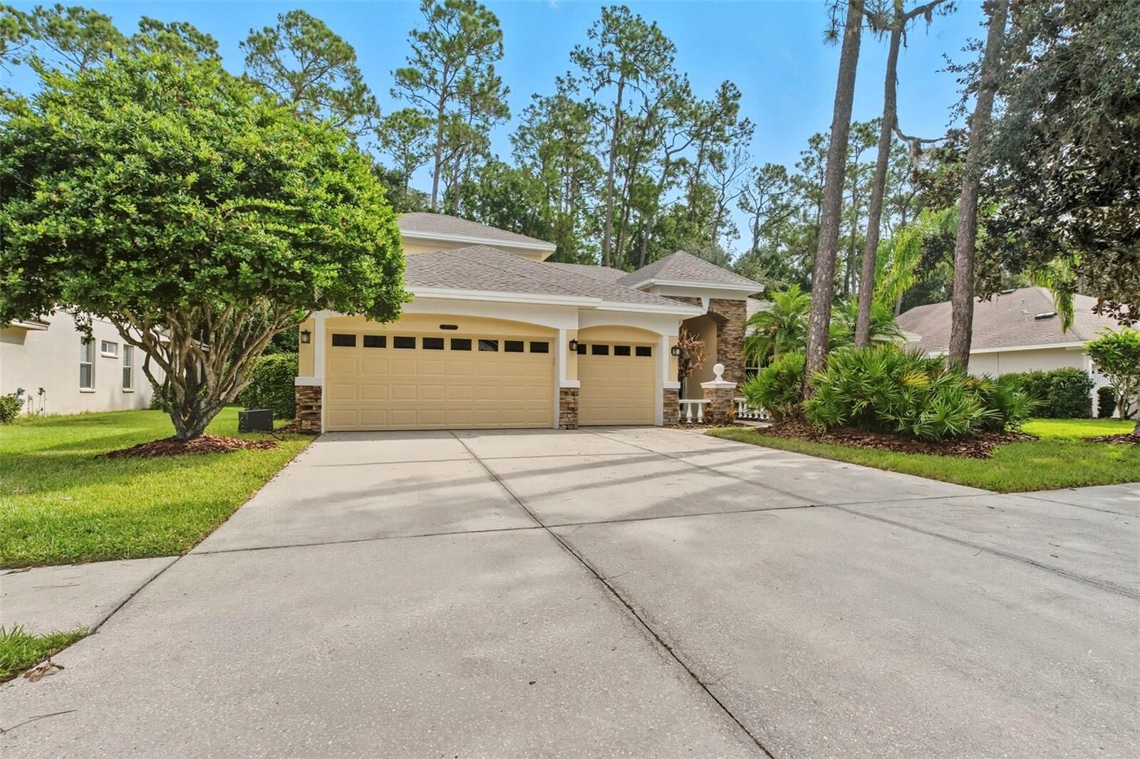 Property Photo: 5108 Dunham Creek Place FL 33511