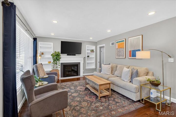 Property Photo:  946 Rochdale Drive  MO 63122 
