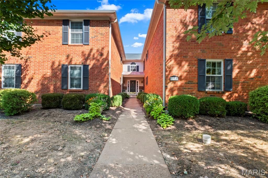 Property Photo:  117 E Clinton Place 7  MO 63122 