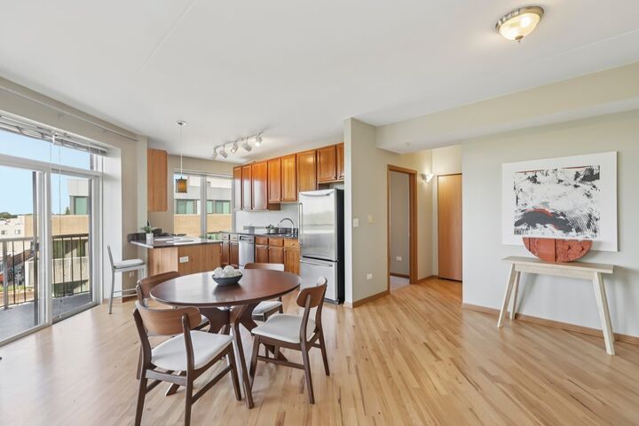 Property Photo: 515 Main Street 709 IL 60202