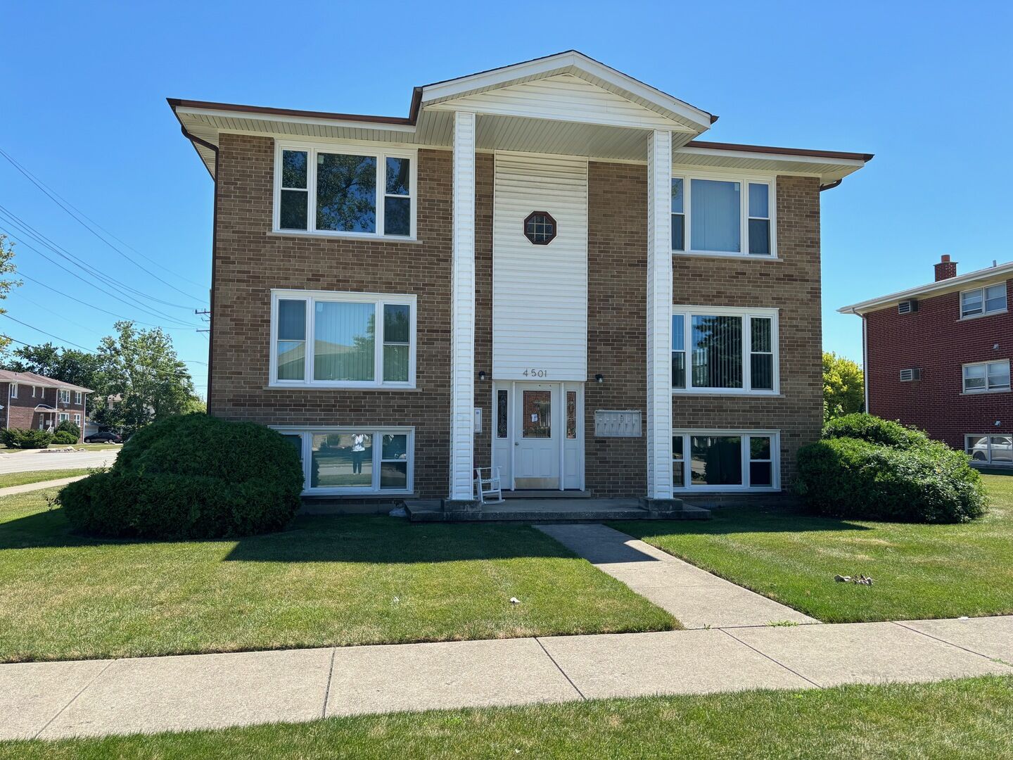 Property Photo:  4501 Sunnyside Avenue 2S  IL 60513 
