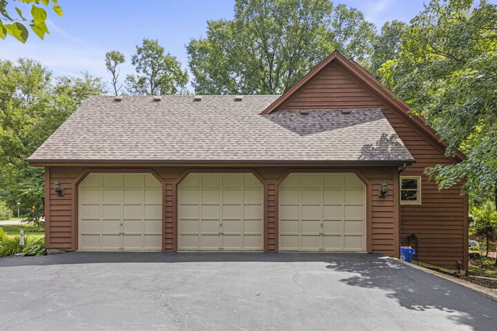 Property Photo: 28W041 Greenview Avenue IL 60555