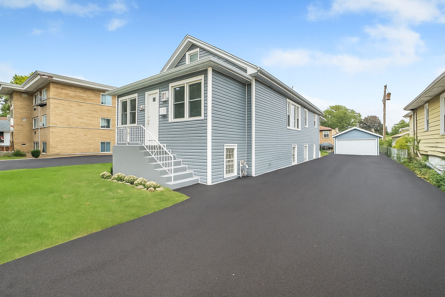 Property Photo:  1927 S 17th Avenue  IL 60155 