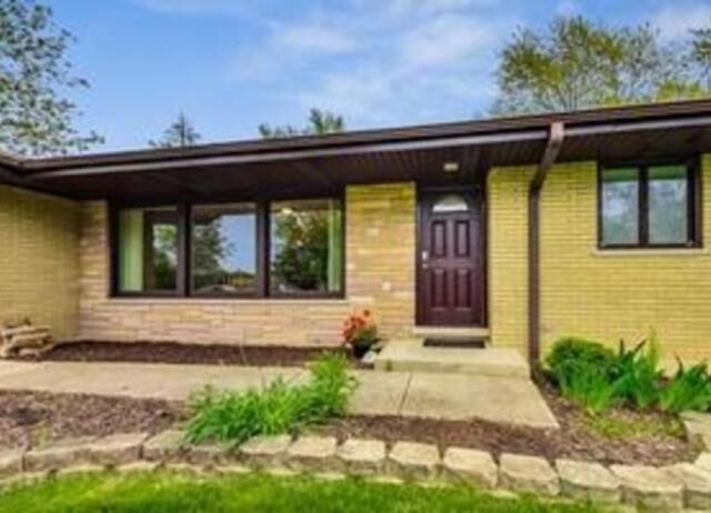 6027 S Lincoln Avenue  Lisle IL 60532 photo