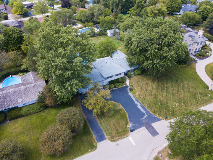2250 White Oak Drive  Northbrook IL 60062 photo