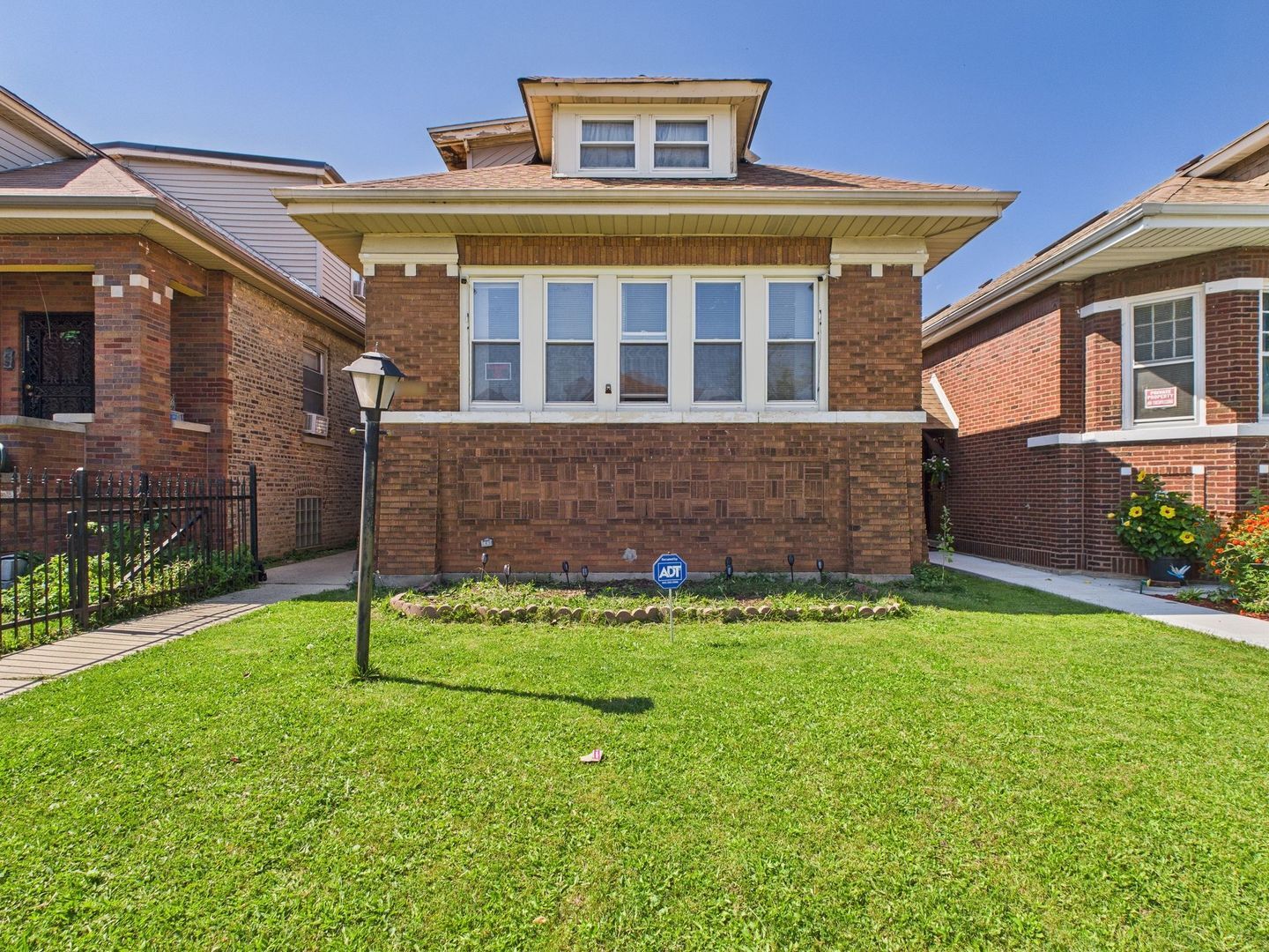Property Photo:  7520 S May Street  IL 60620 
