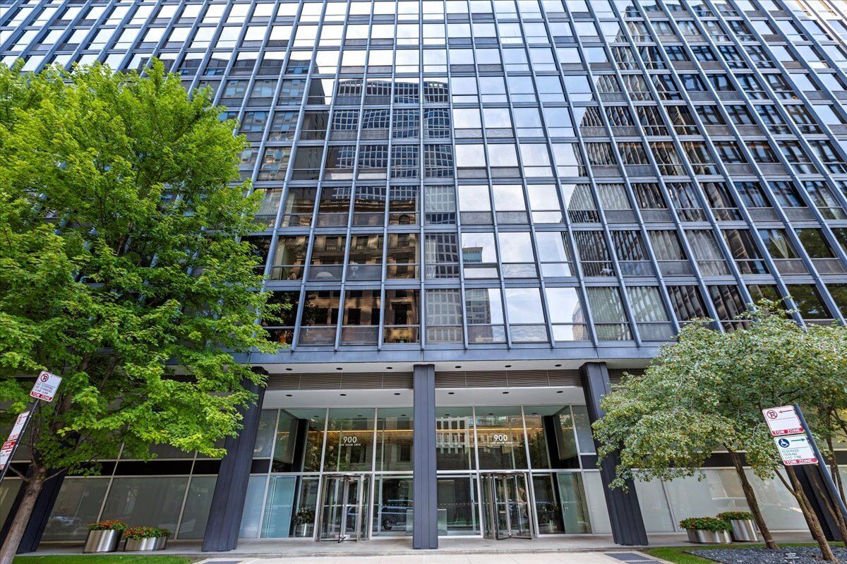 Property Photo:  900 N Lake Shore Drive 2405  IL 60611 