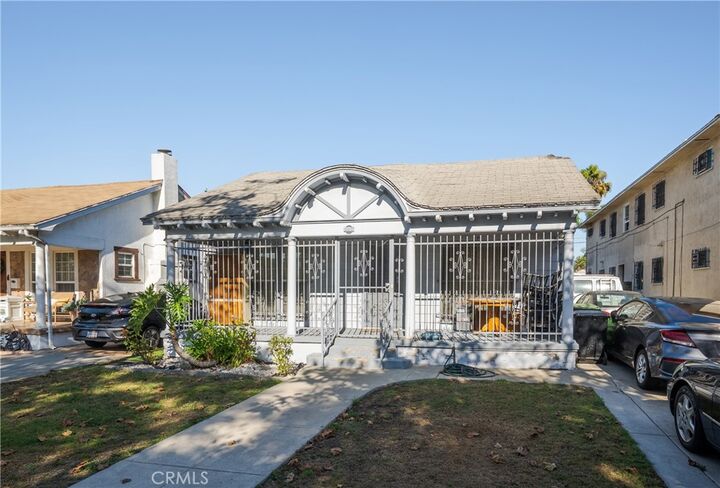 Property Photo:  2936 Edgehill Drive  CA 90018 
