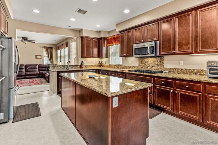 Property Photo:  32137 Sycamore Ct  CA 92592 