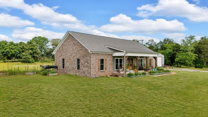 Property Photo:  1802 Old Nashville Dirt Rd  TN 37160 