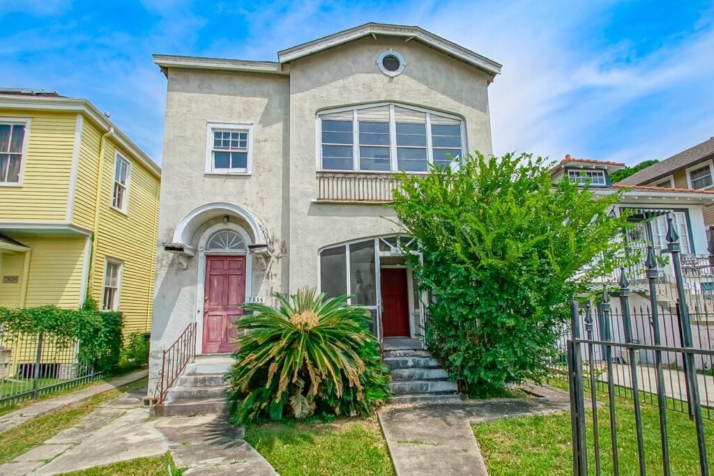 Property Photo:  7833 S Claiborne Avenue  LA 70125 