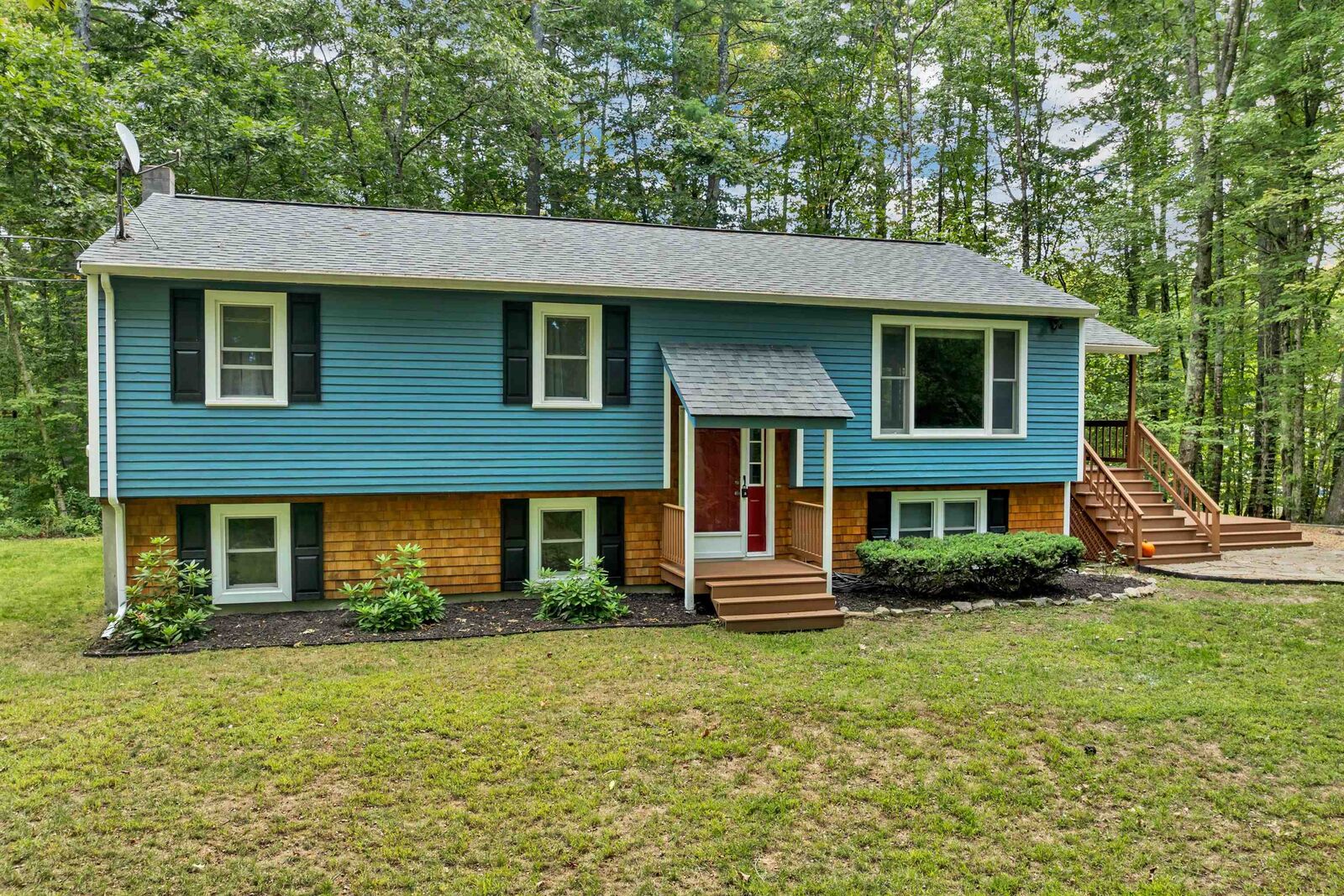 Property Photo:  21 Jennifer Lane  NH 03077 