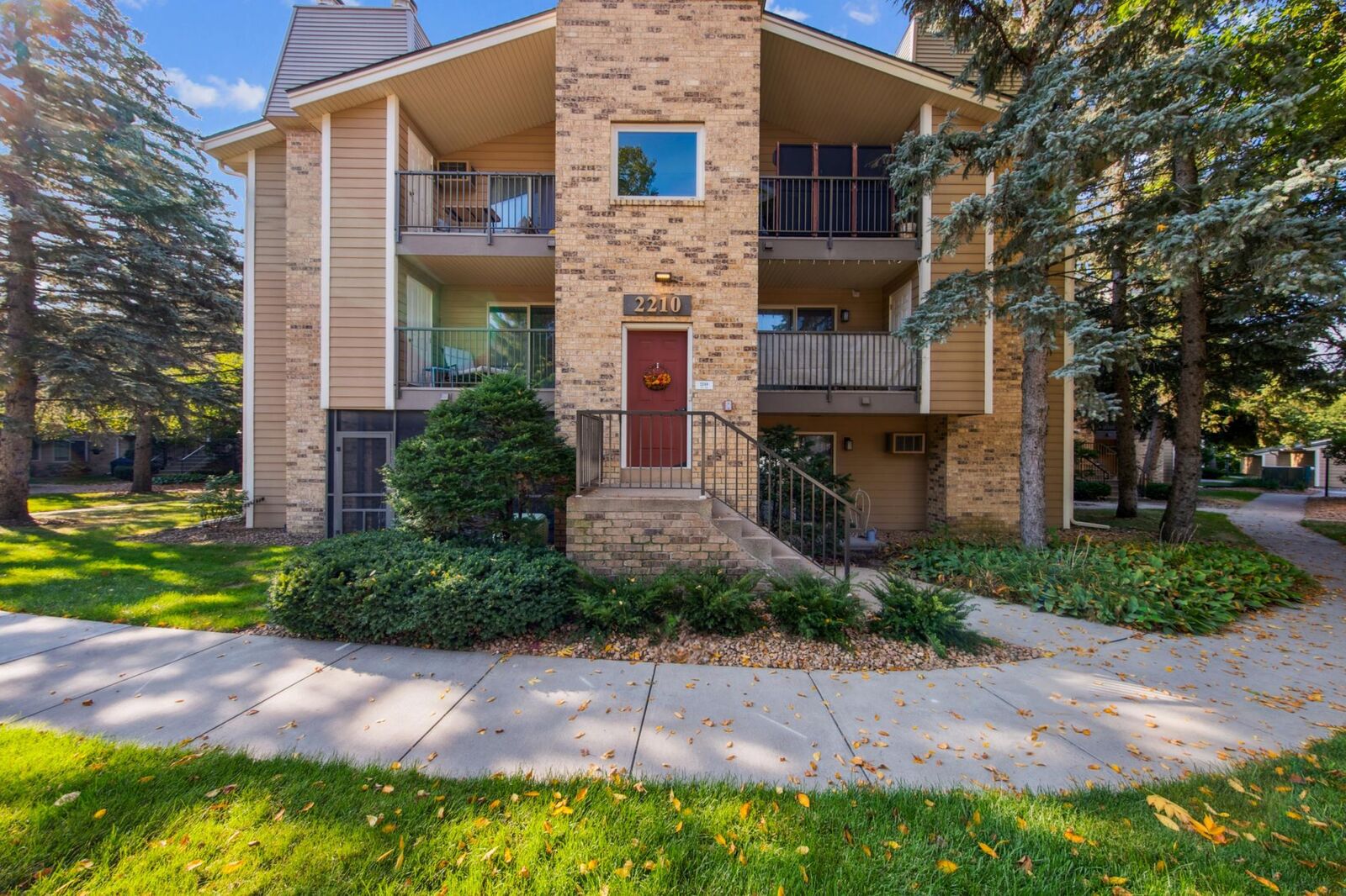 Property Photo: 2210 Ridge Drive 34 MN 55416