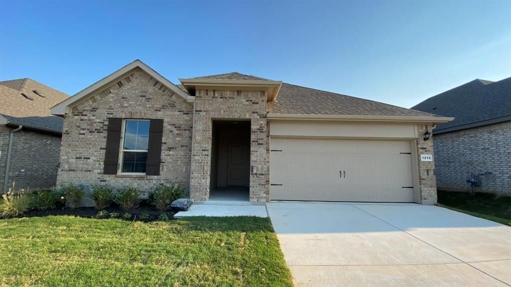 Property Photo:  1215 Rockwater Drive  TX 76023