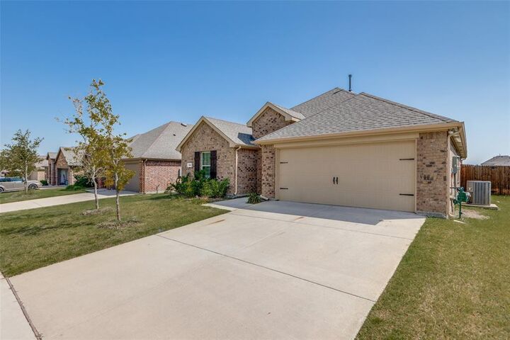 Property Photo: 625 Willow View Way TX 75407