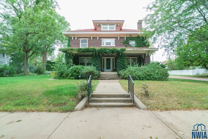 2423 Jackson St  Sioux City IA 51104 photo