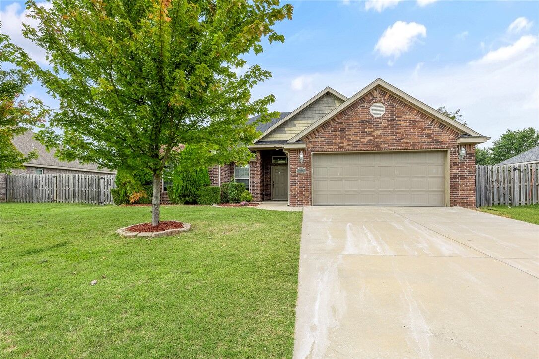 Property Photo:  4202 SW Limestone Avenue  AR 72712 