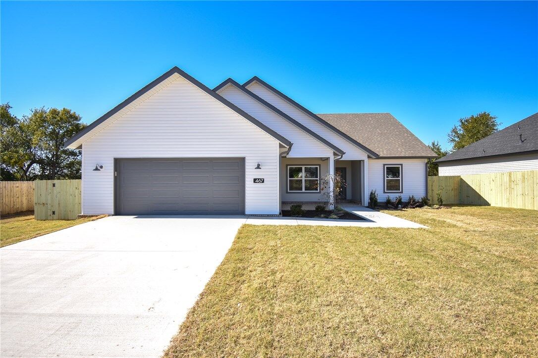 Property Photo: 467 N Tacoma Street AR 72730
