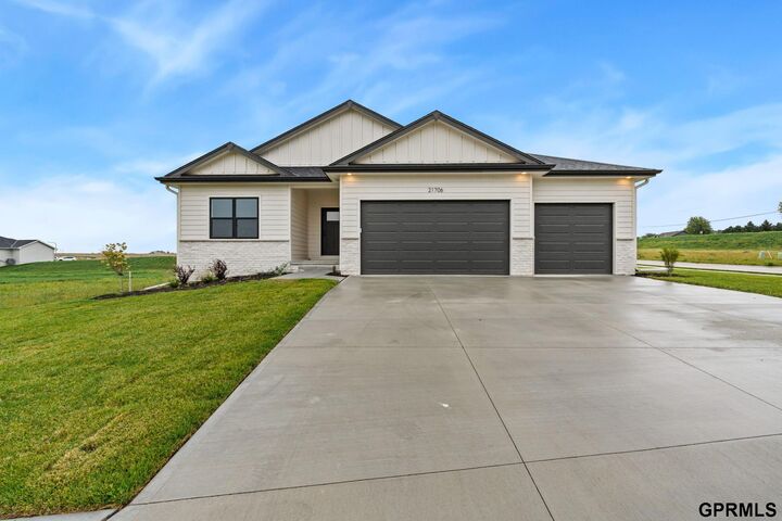 Property Photo:  21706 Parkview Drive  NE 68028 