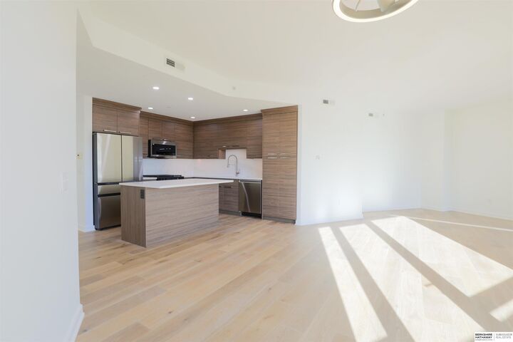 Property Photo: 200 S 31st Avenue 4209 NE 68131