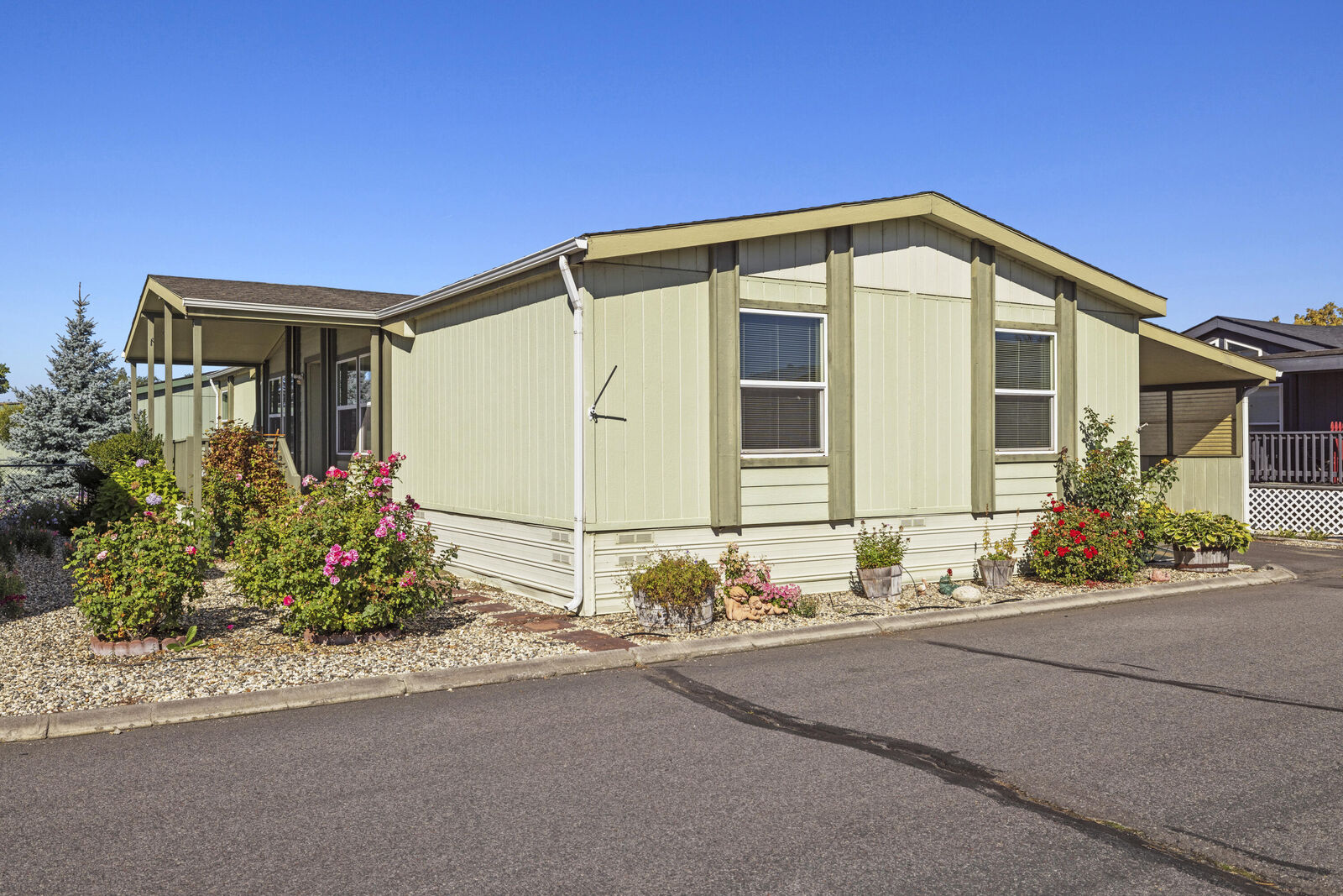 Property Photo:  4200 Summers Lane Unit 58  OR 97603 
