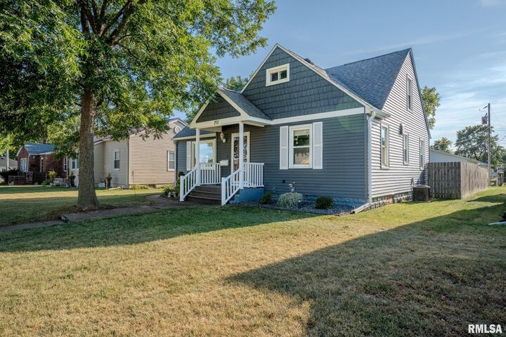 Property Photo:  711 3rd Avenue  IA 52730 