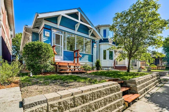 Property Photo:  322 9 Avenue NE  AB T2P 3E4 