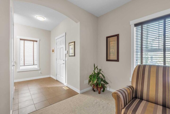 Property Photo:  123 Elgin Terrace SE  AB T2Z 0H6 