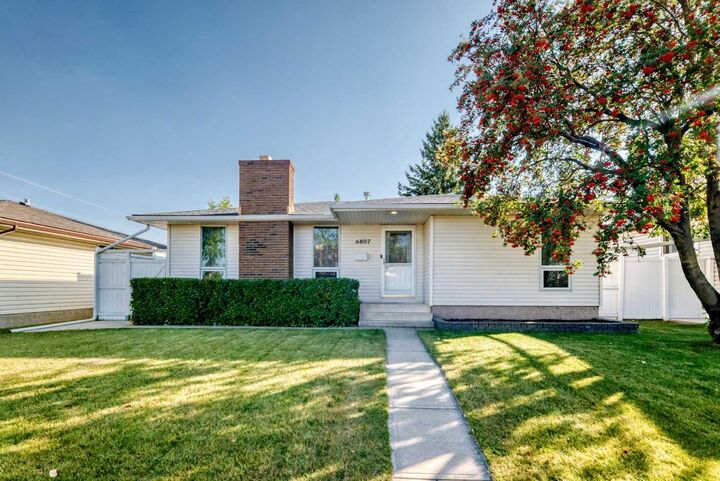 6807 22 Avenue NE  Calgary AB T1Y 1P3 photo