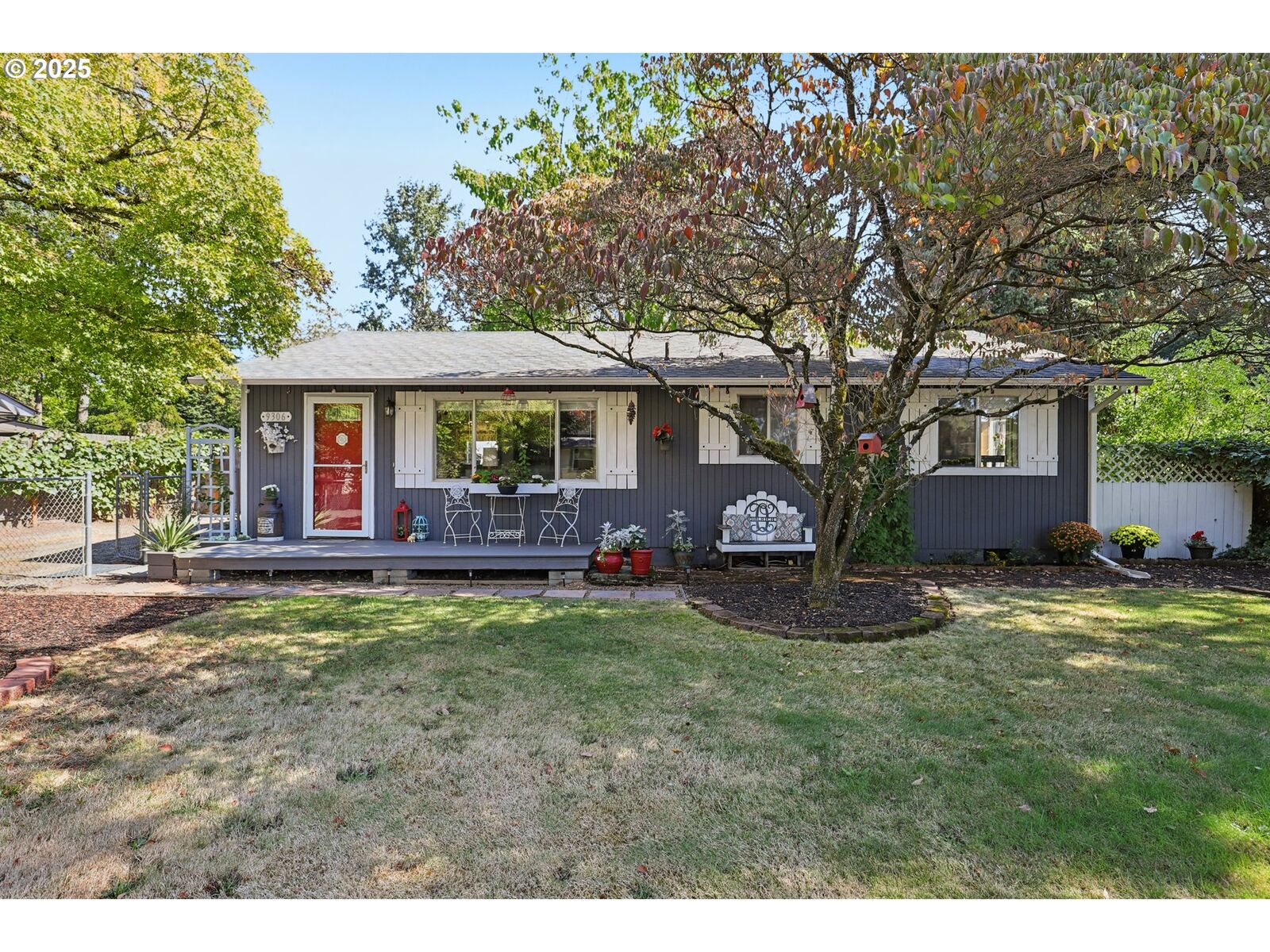 Property Photo:  9306 SE 55th Ave  OR 97222 