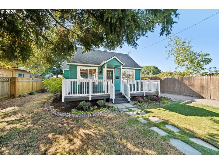 Property Photo: 2405 SE 84th Ave OR 97216
