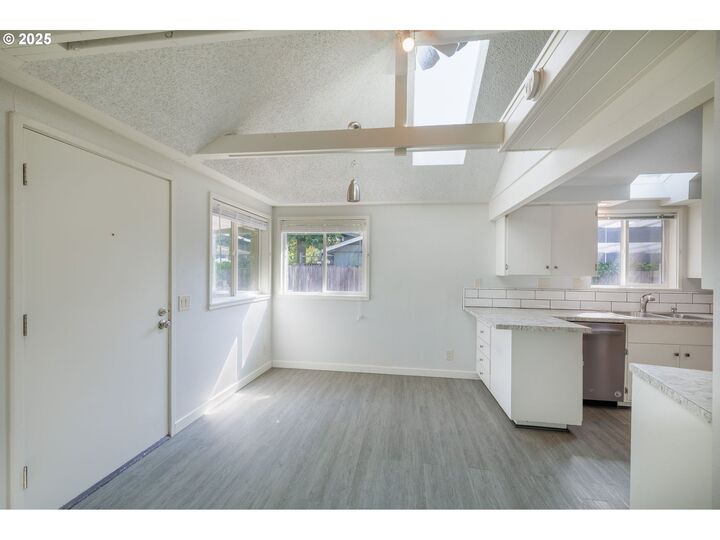 Property Photo:  2406 Adams St  OR 97405 
