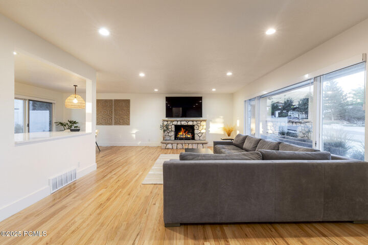 Property Photo: 833 E 16th Avenue UT 84103