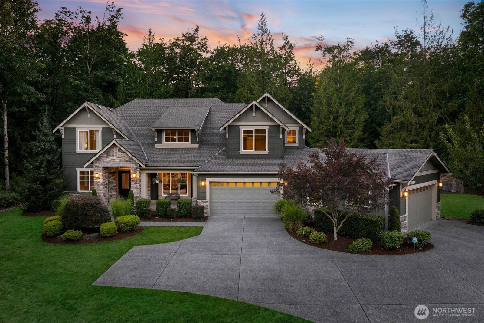 Property Photo:  1935  298th Crescent  SE  WA 98024 